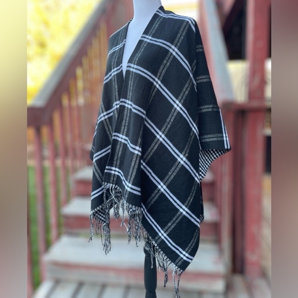 Jones New York Plaid Shrug - Picture 6 of 8